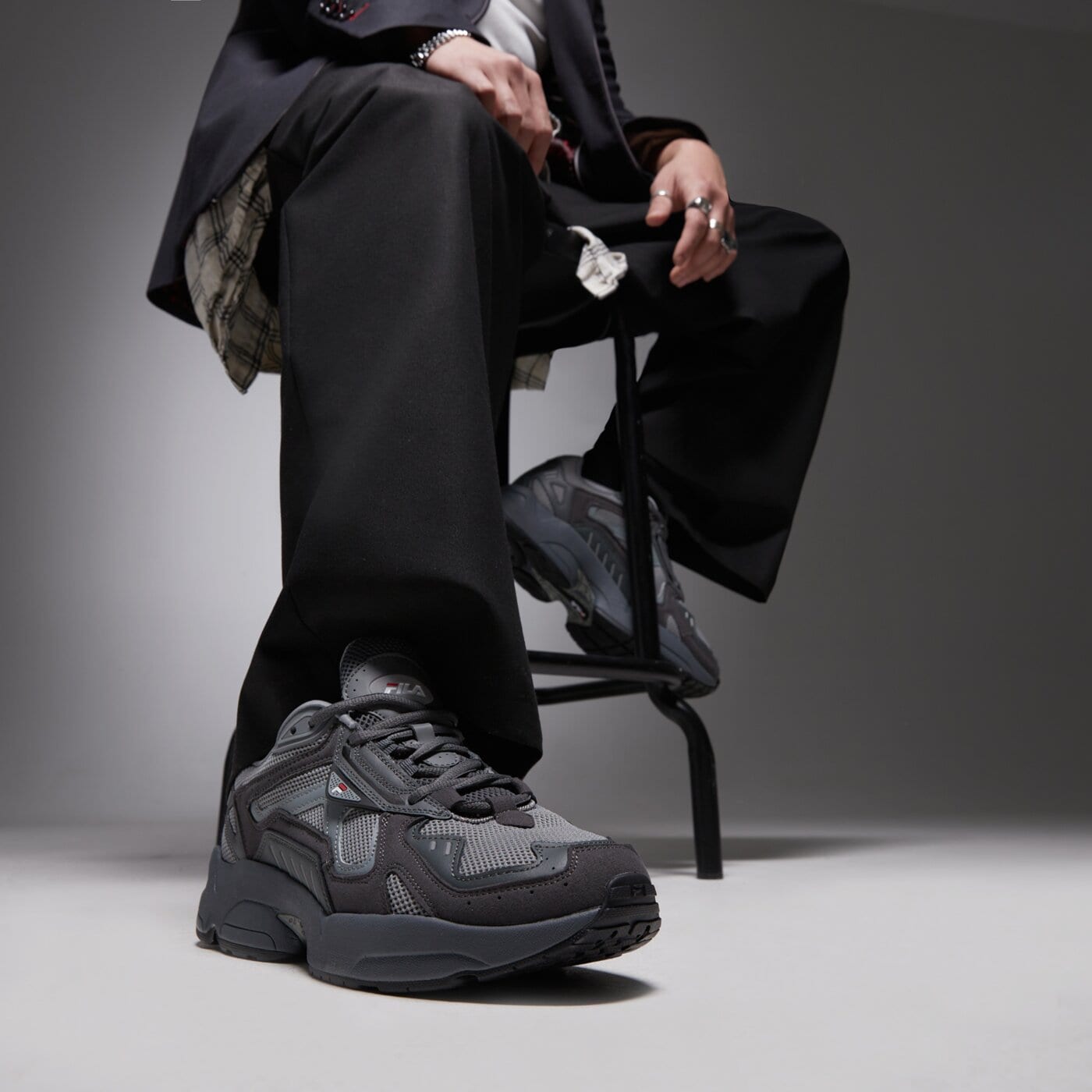 Buty sportowe męskie FILA ARCHIVE RJV 1fm02732051 kolor szary