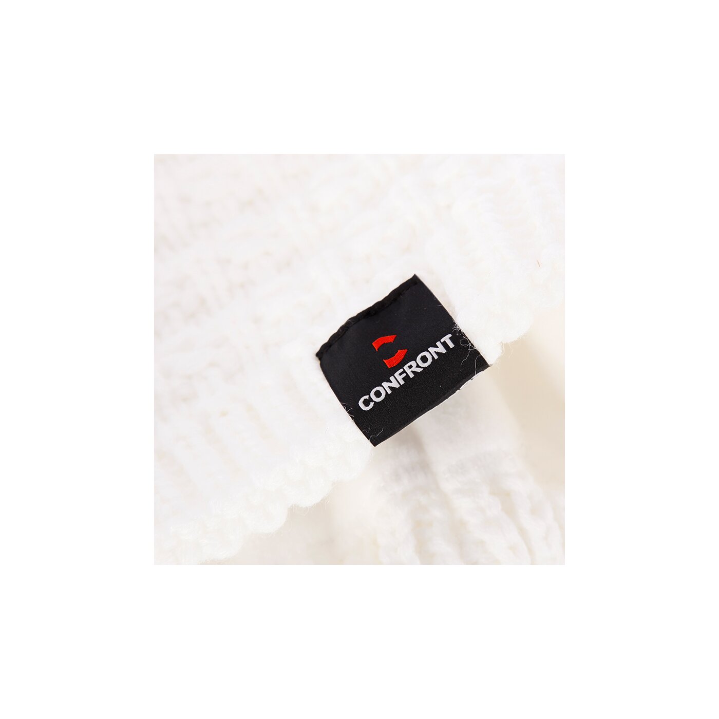 Czapka zimowa damska CONFRONT CZAPKA ZIMOWA SHORT WHITE KNIT POMPOM cf33cad03 kolor biały