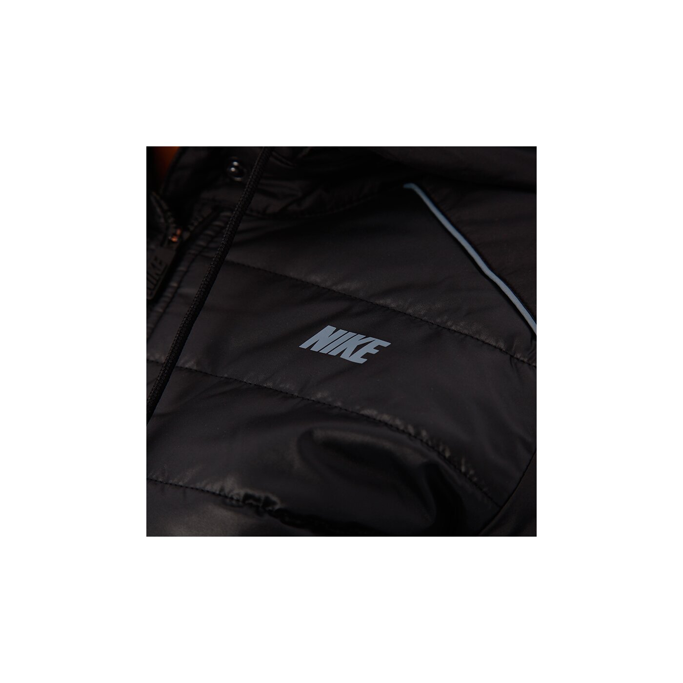 Kurtka zimowa damska NIKE KURTKA DEFENDER JACKET HOODED 541404010 kolor czarny