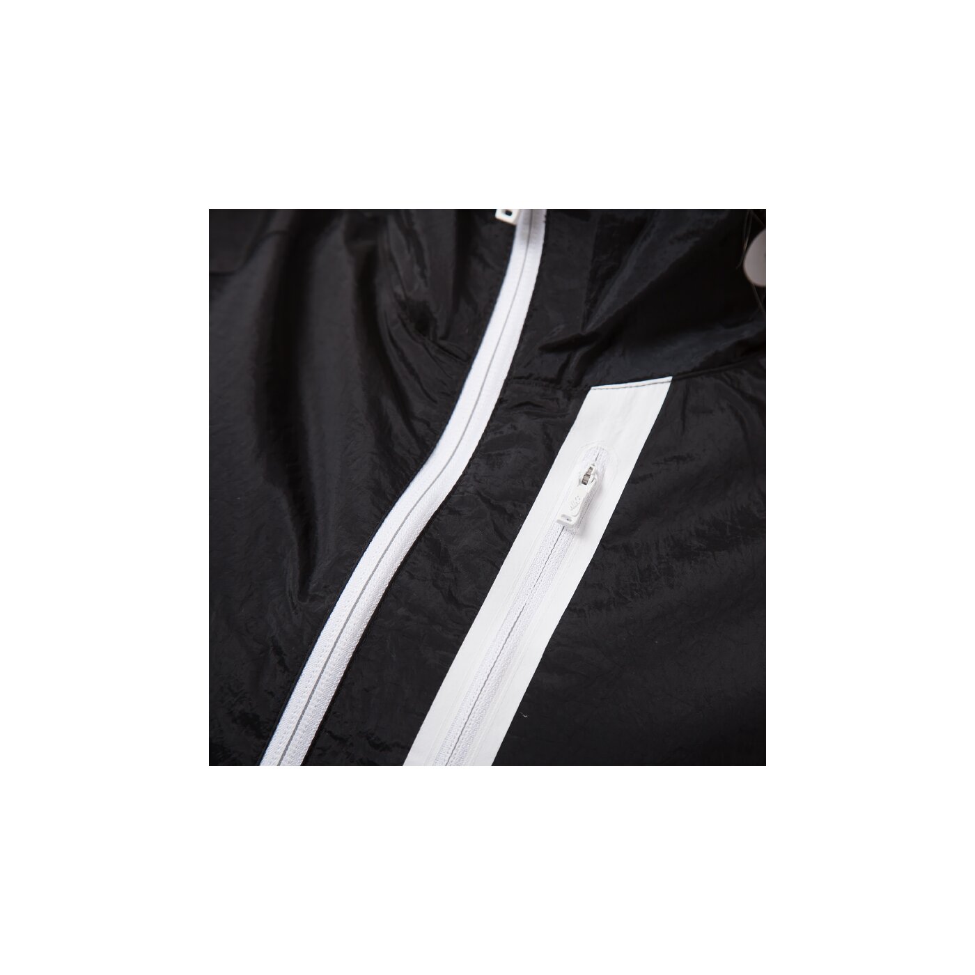 Kurtka przejściowa damska NIKE KURTKA TECH MOTO CAPE-SP 699882010 kolor czarny