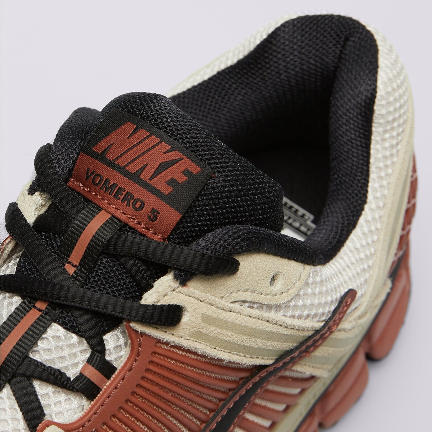 Buty sportowe męskie NIKE ZOOM VOMERO 5 hf1553-201 kolor beżowy
