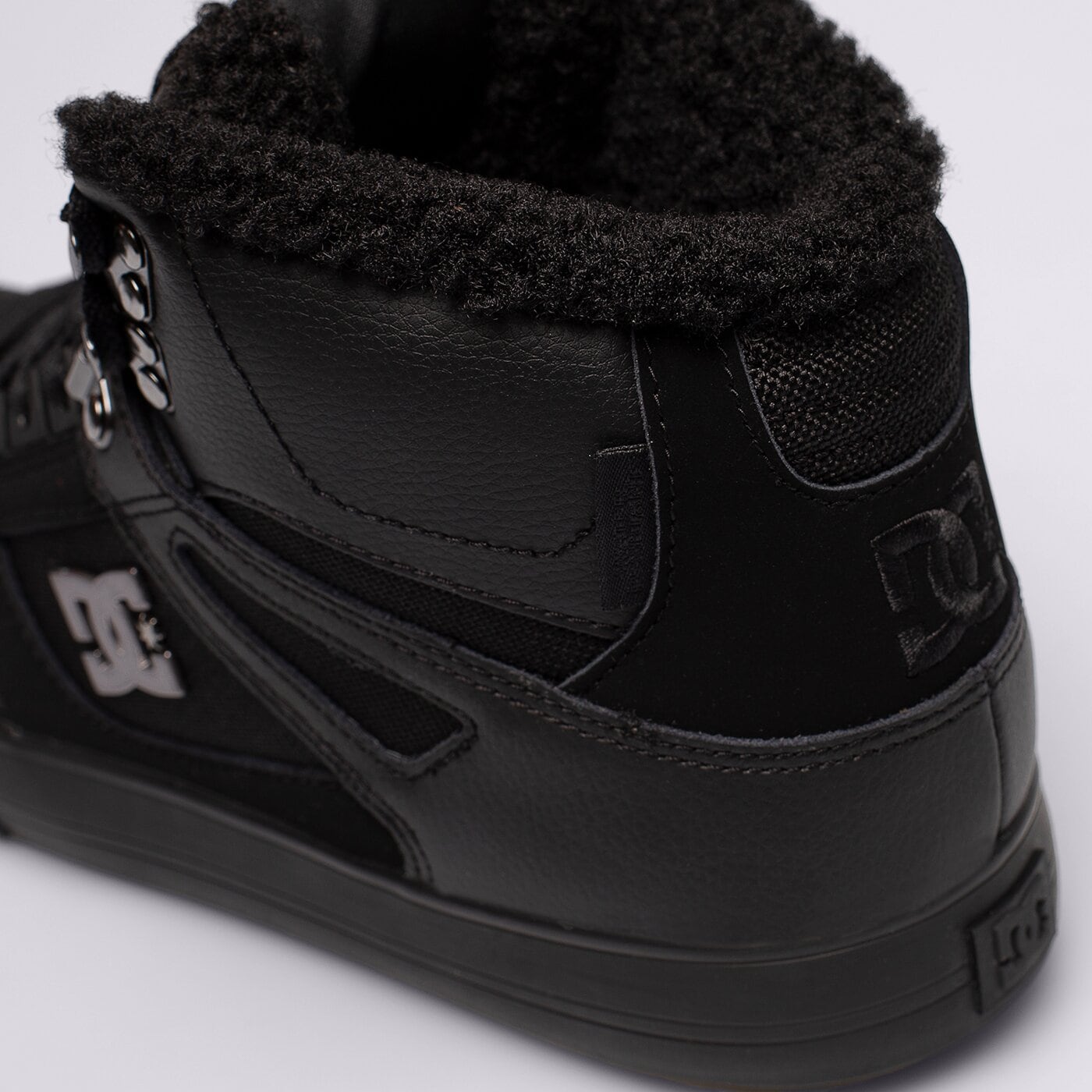 Buty outdoor męskie DC PURE HIGH-TOP WC WNT adys4000473bk kolor czarny