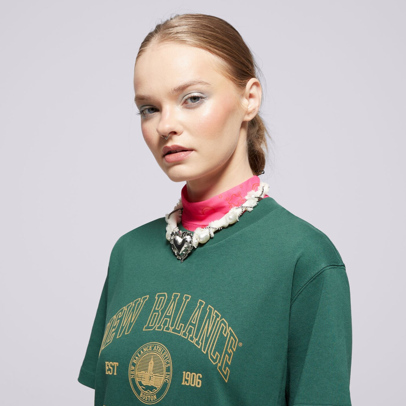 Koszulka damska NEW BALANCE T-SHIRT ATHLETICS OVERSIZED CREST T-SHIRT wt43548nwg kolor zielony