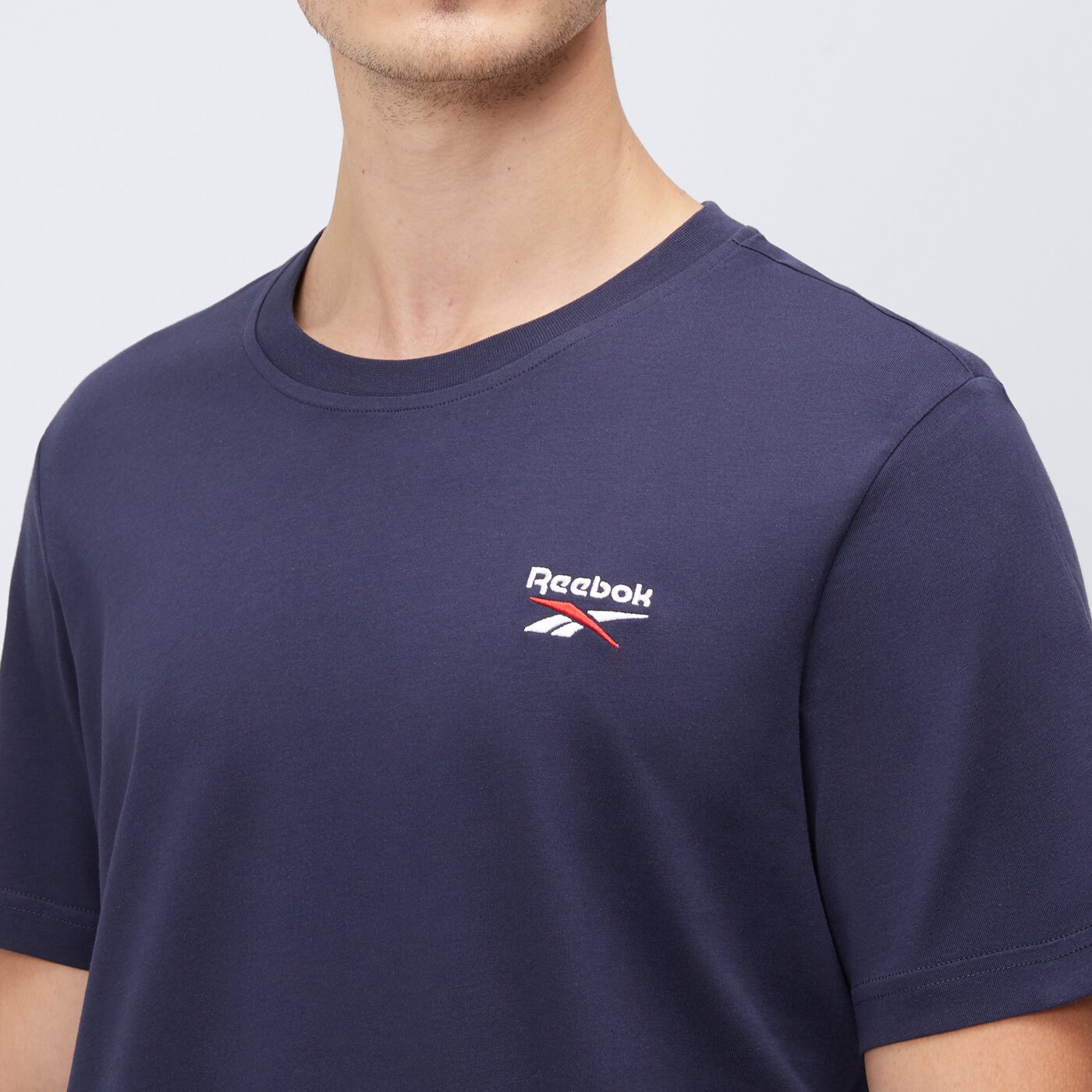 Koszulka męska REEBOK T-SHIRT IDENTITY SMALL LOGO TEE 100059647 kolor granatowy