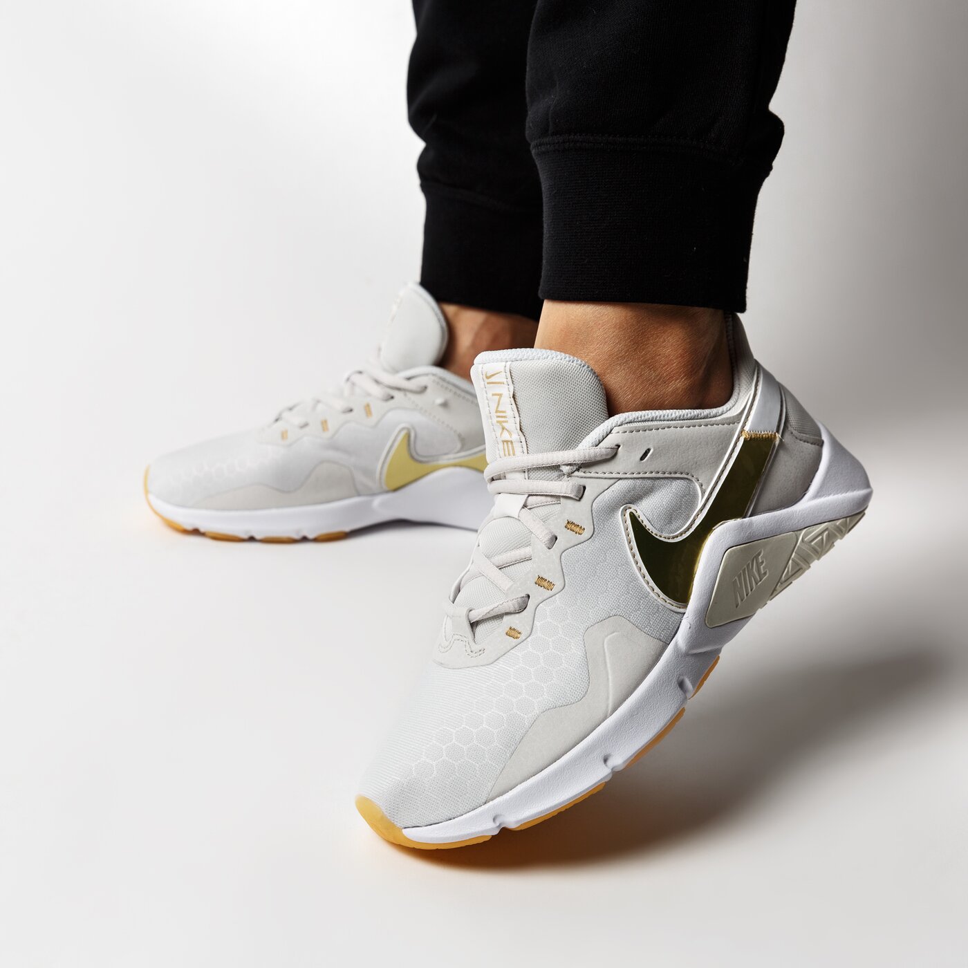 Buty treningowe damskie NIKE LEGEND ESSENTIAL 2 cq9545-010 kolor szary