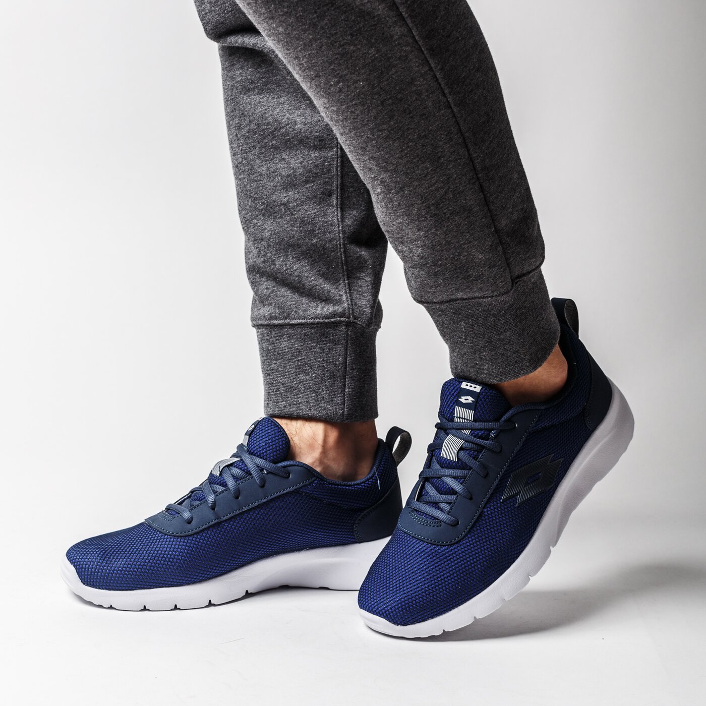 Buty sportowe męskie LOTTO MEGALIGHT t3977 kolor granatowy