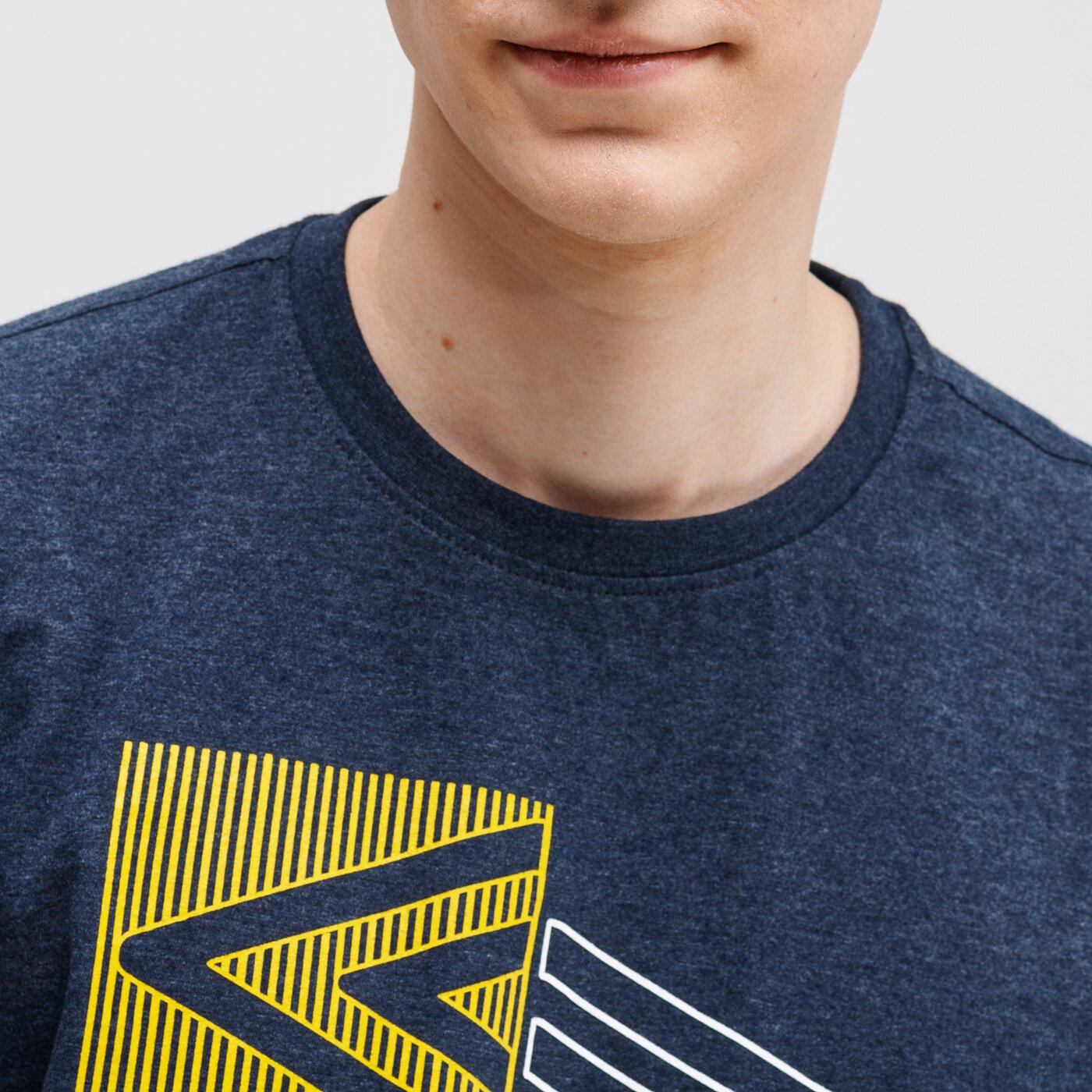Koszulka męska UMBRO T-SHIRT ANTHAN ul121tsm89001 kolor granatowy