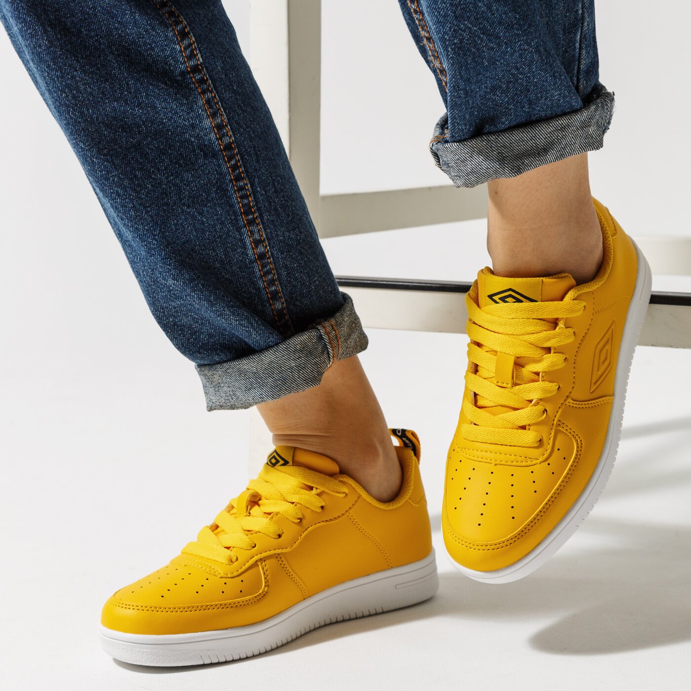 Buty dziecięce UMBRO GRAND JR umjl120103 kolor żółty