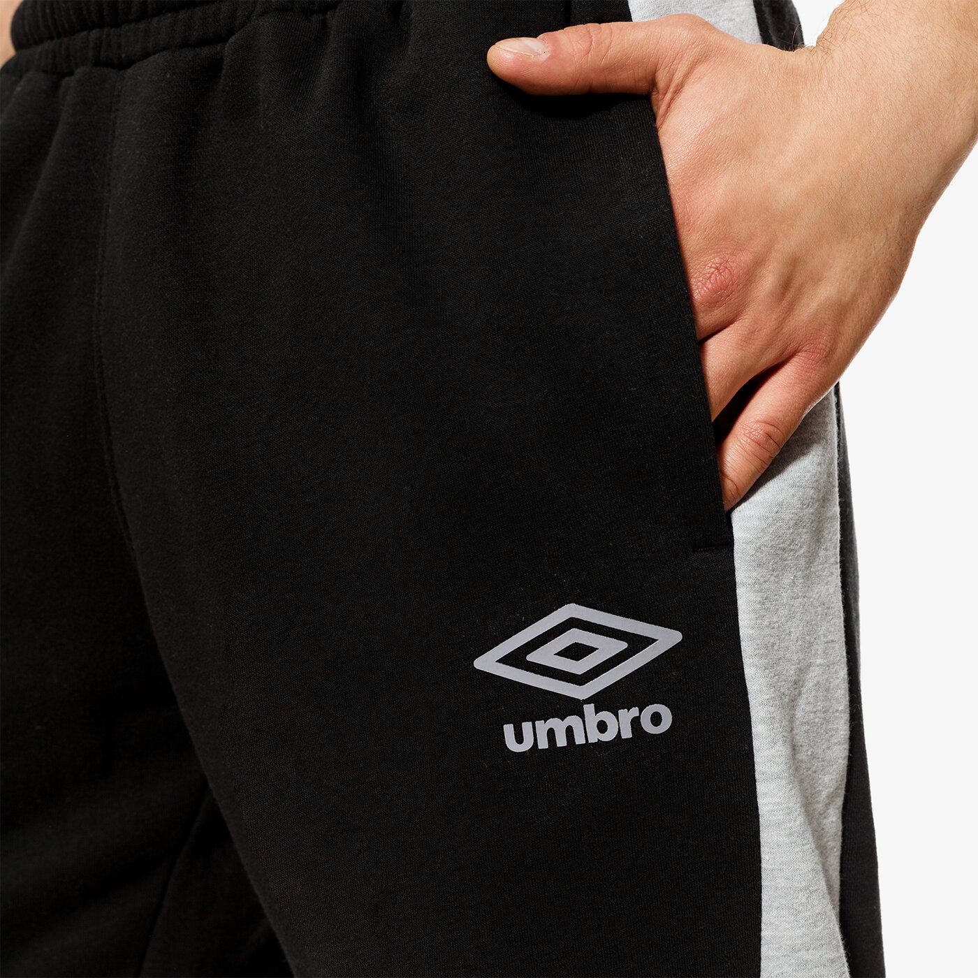 Spodnie dresowe męskie UMBRO SPODNIE CONTRAST PANEL FLEECE 64884u331 kolor czarny