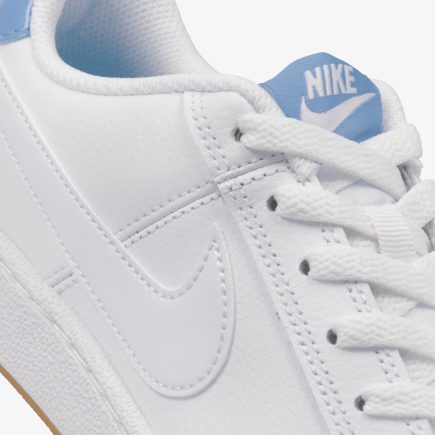 Buty sportowe damskie NIKE WOMEN'S COURT ROYALE 749867-118 kolor biały