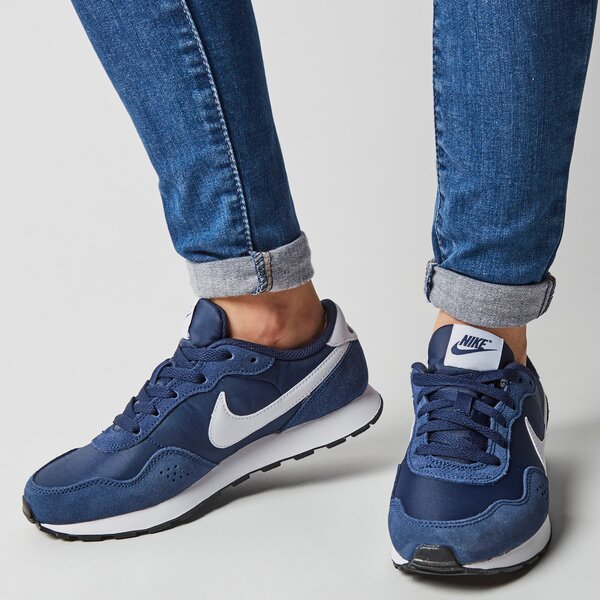 Buty dziecięce NIKE MD VALIANT cn8558-403 kolor granatowy