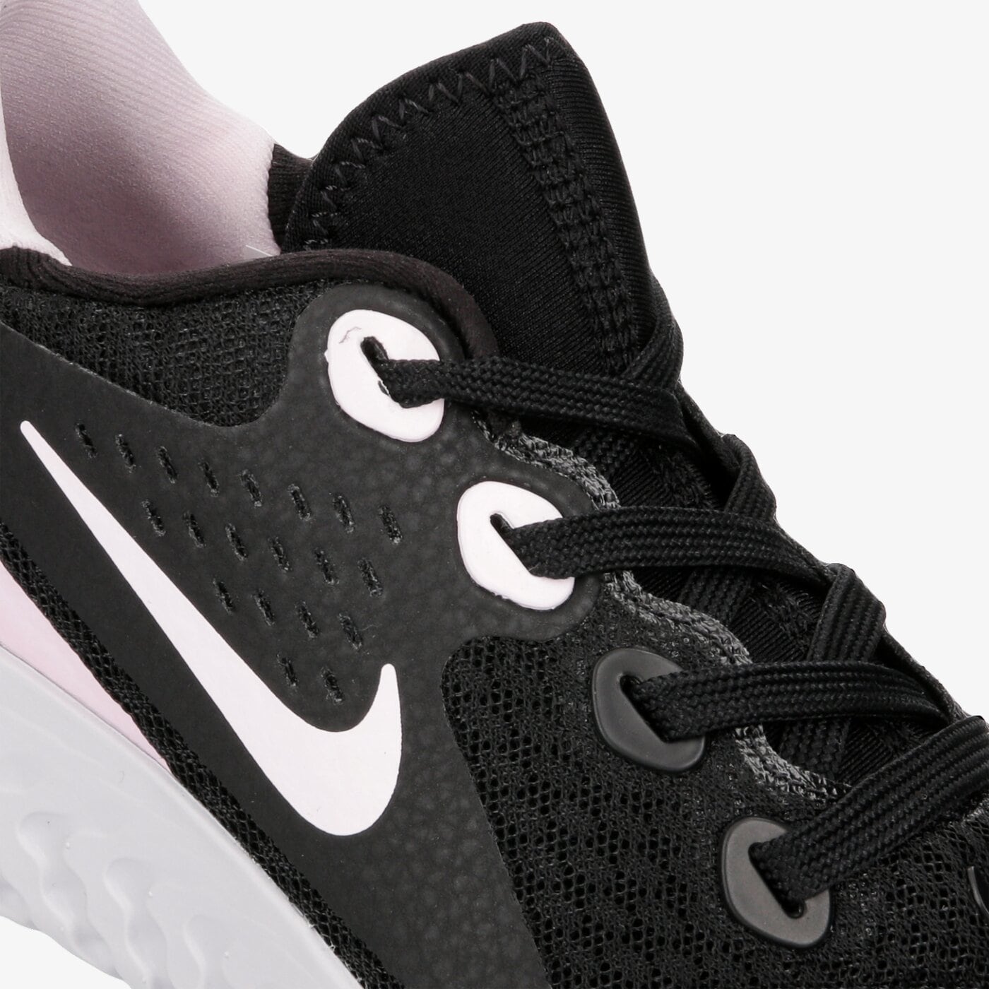 nike wmns legend react