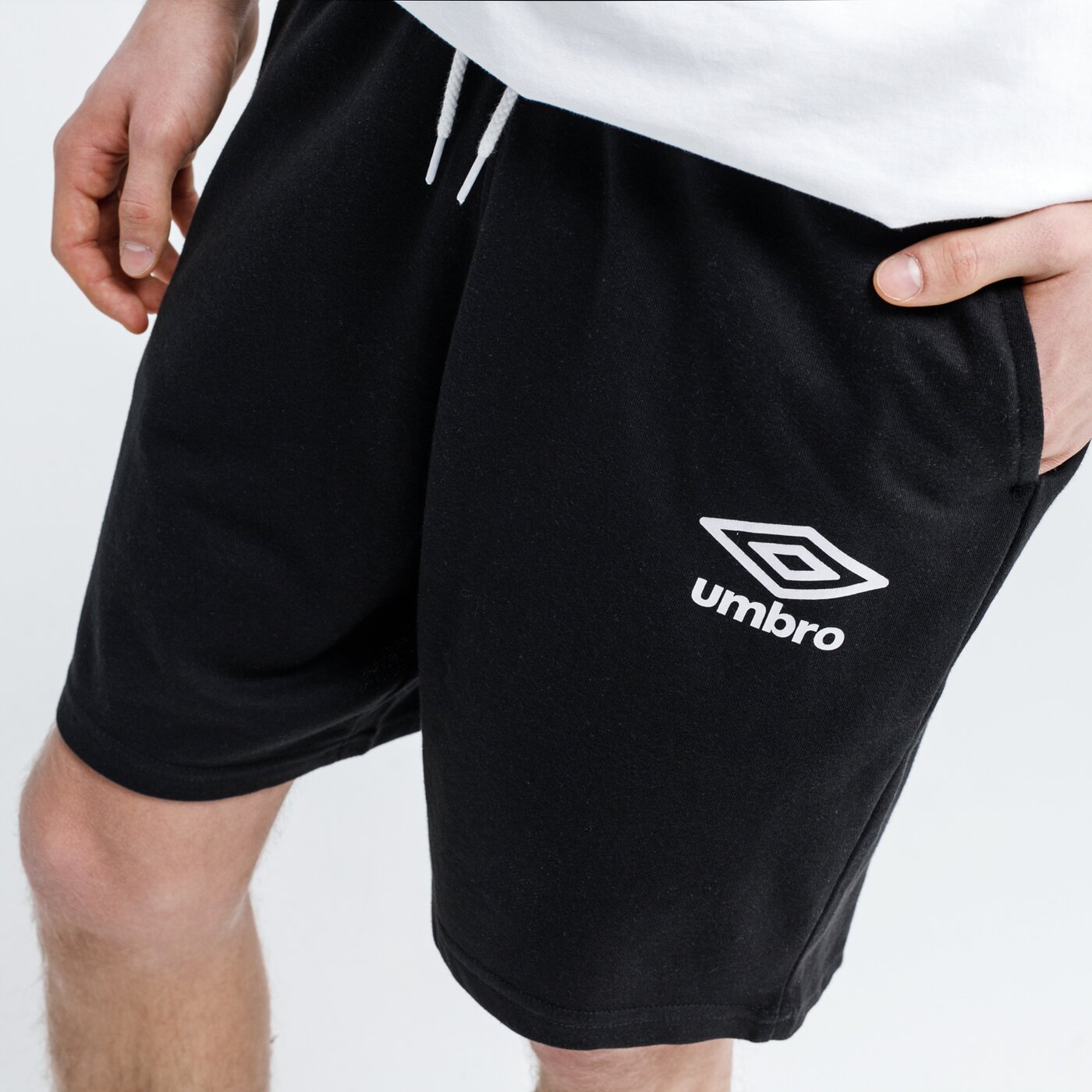Spodenki męskie UMBRO SZORTY KNEE LENGTH FLEECE 65753u-060 kolor czarny