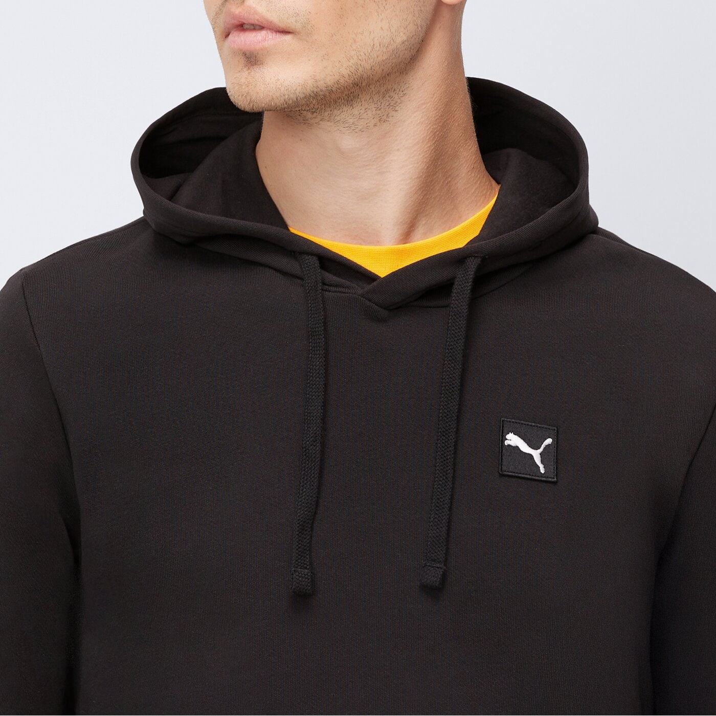 Bluza męska PUMA BLUZA Z KAPTUREM ESS ELEVATED 68472801 kolor czarny