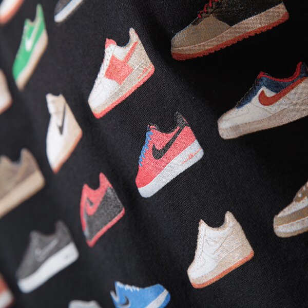 Koszulka męska NIKE T-SHIRT AF1 30 YEAR CELEBRATION TEE 618950010 kolor czarny