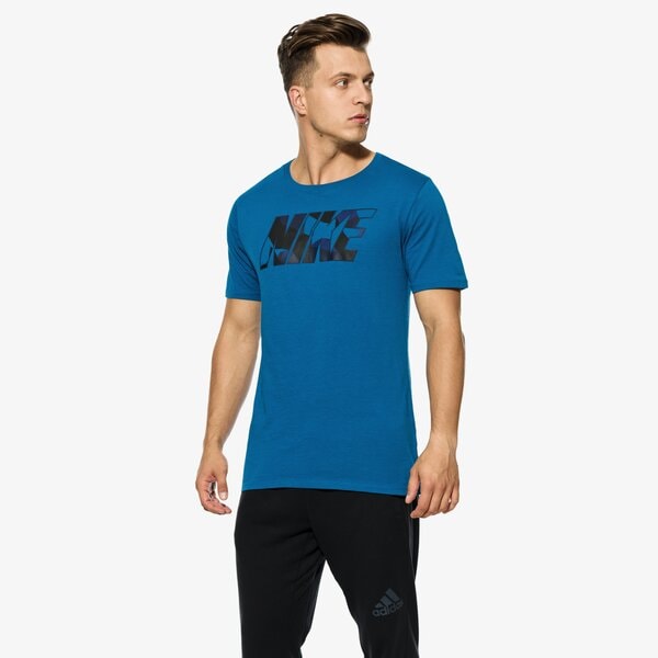 Koszulka męska NIKE T-SHIRT M PRNT ZINC BLK 847650457 kolor niebieski