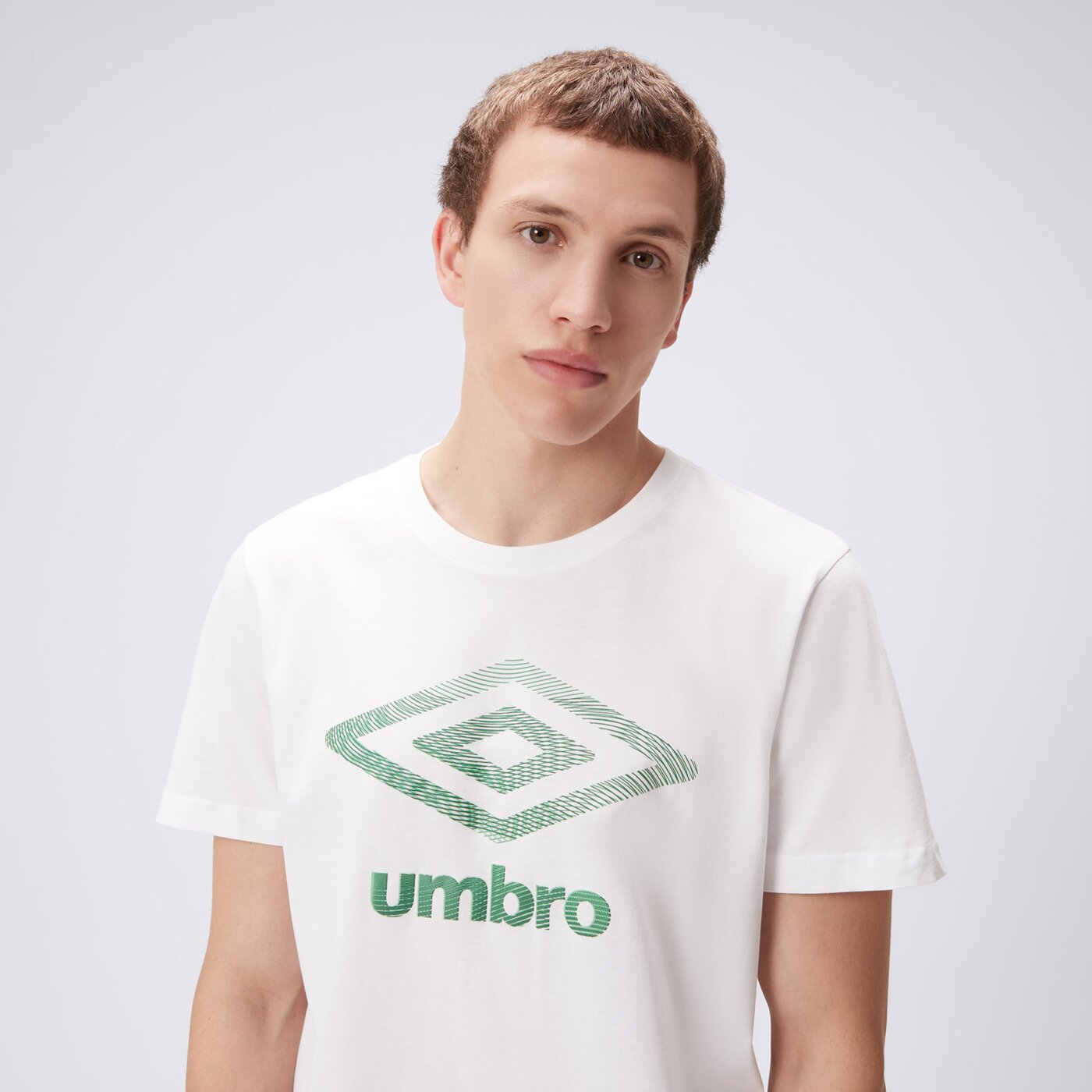 Koszulka męska UMBRO T-SHIRT UMBRO GRAPHICS WHITE ul325tsm02002 kolor biały