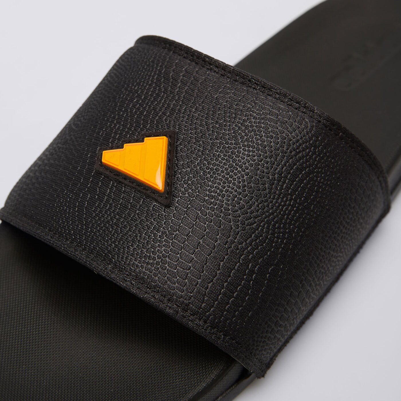 Klapki męskie ADIDAS ADILETTE COMFORT ih2692 kolor czarny