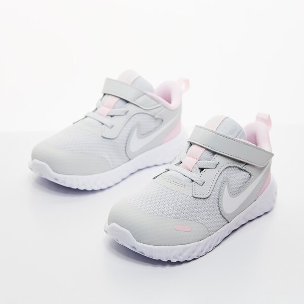 Buty do biegania dla dzieci NIKE REVOLUTION 5 bq5673-021 kolor szary