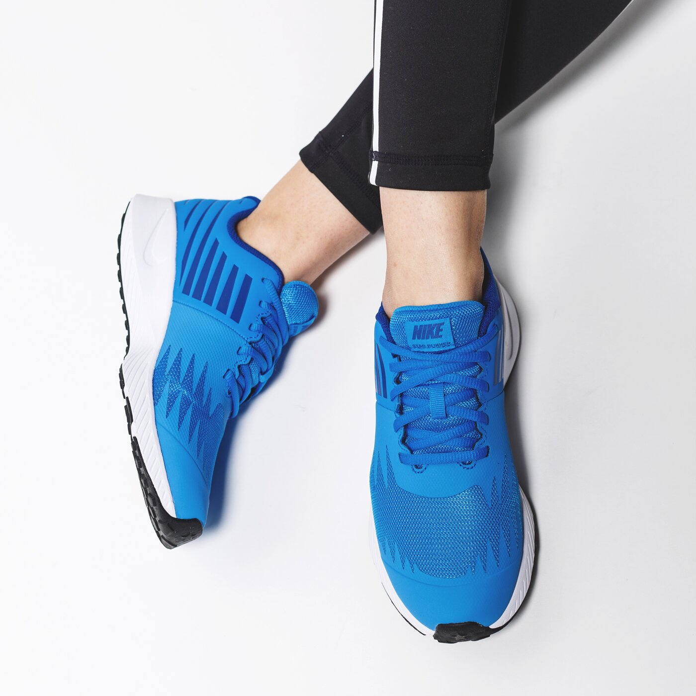 Buty do biegania dla dzieci NIKE STAR RUNNER BG 907254408 kolor niebieski