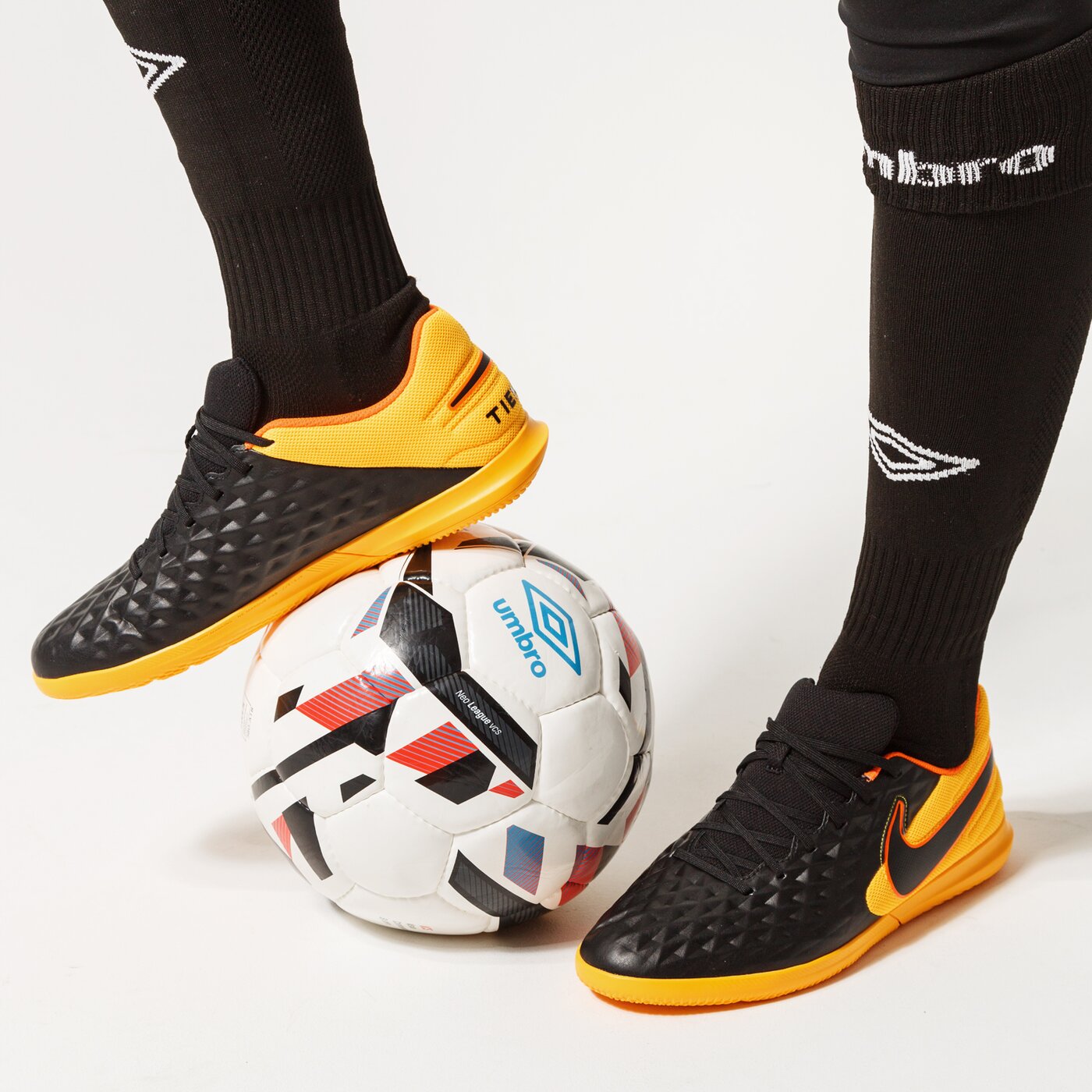 Buty piłkarskie męskie NIKE LEGEND 8 CLUB IC at6110-008 kolor multicolor