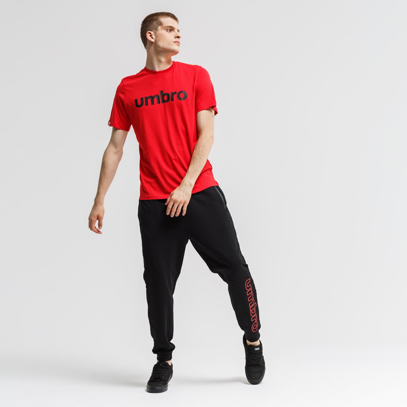 Koszulka męska UMBRO T-SHIRT SS LINEAR LOGO GRAPHIC 65551u-b26 kolor czerwony