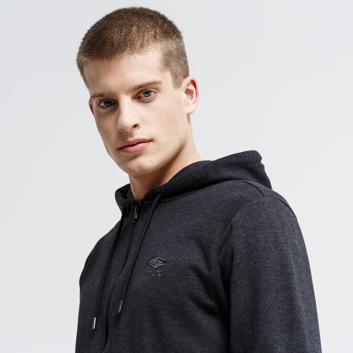 Bluza męska UMBRO BLUZA ROZPINANA Z KAPTUREM BASIL ul39blm16001 kolor szary