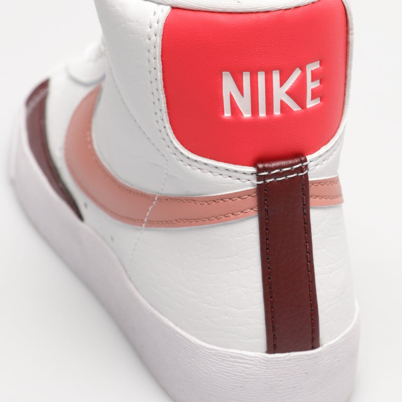 Buty sportowe damskie NIKE W BLAZER MID '77 NEXT NATURE dq4124-105 kolor biały