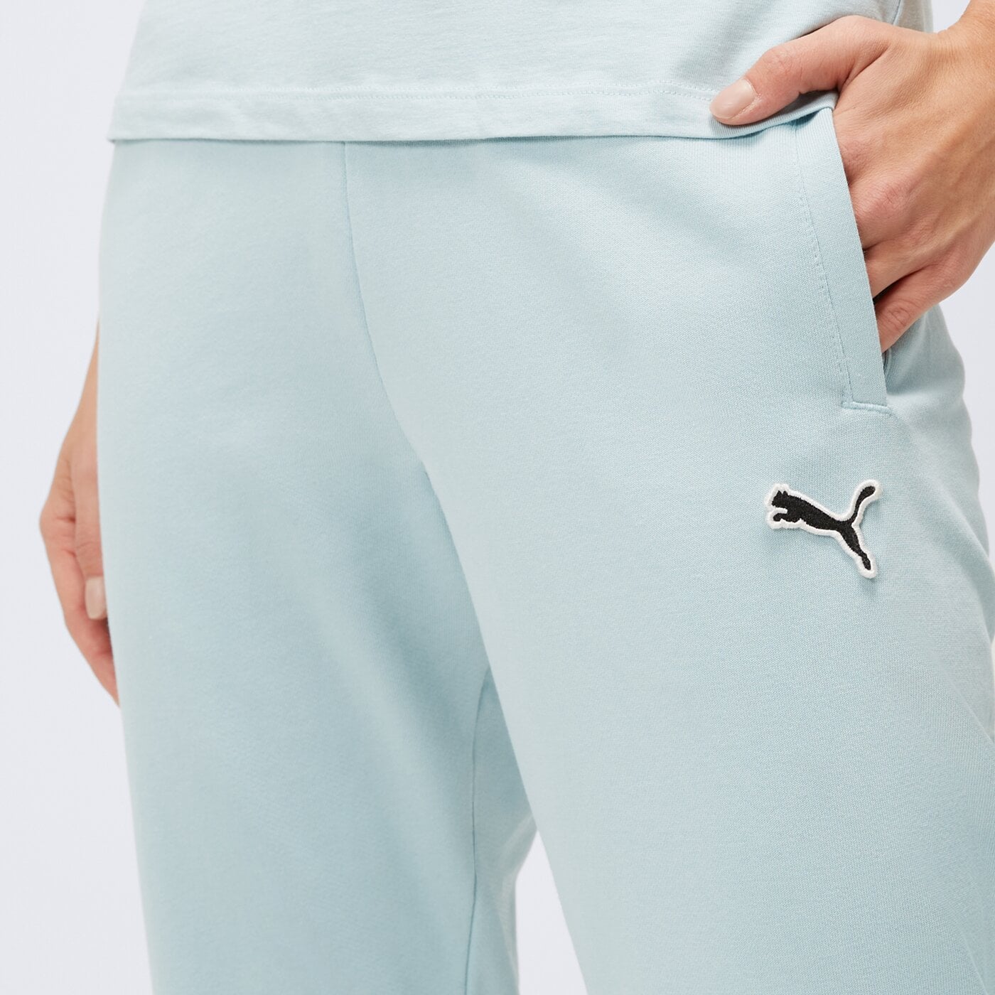 Spodnie dresowe damskie PUMA SPODNIE BETTER ESSENTIALS CL TR 675989 22 kolor niebieski