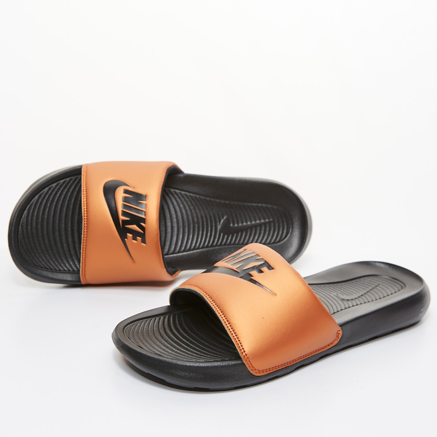 Klapki damskie NIKE VICTORI ONE cn9677-003 kolor czarny