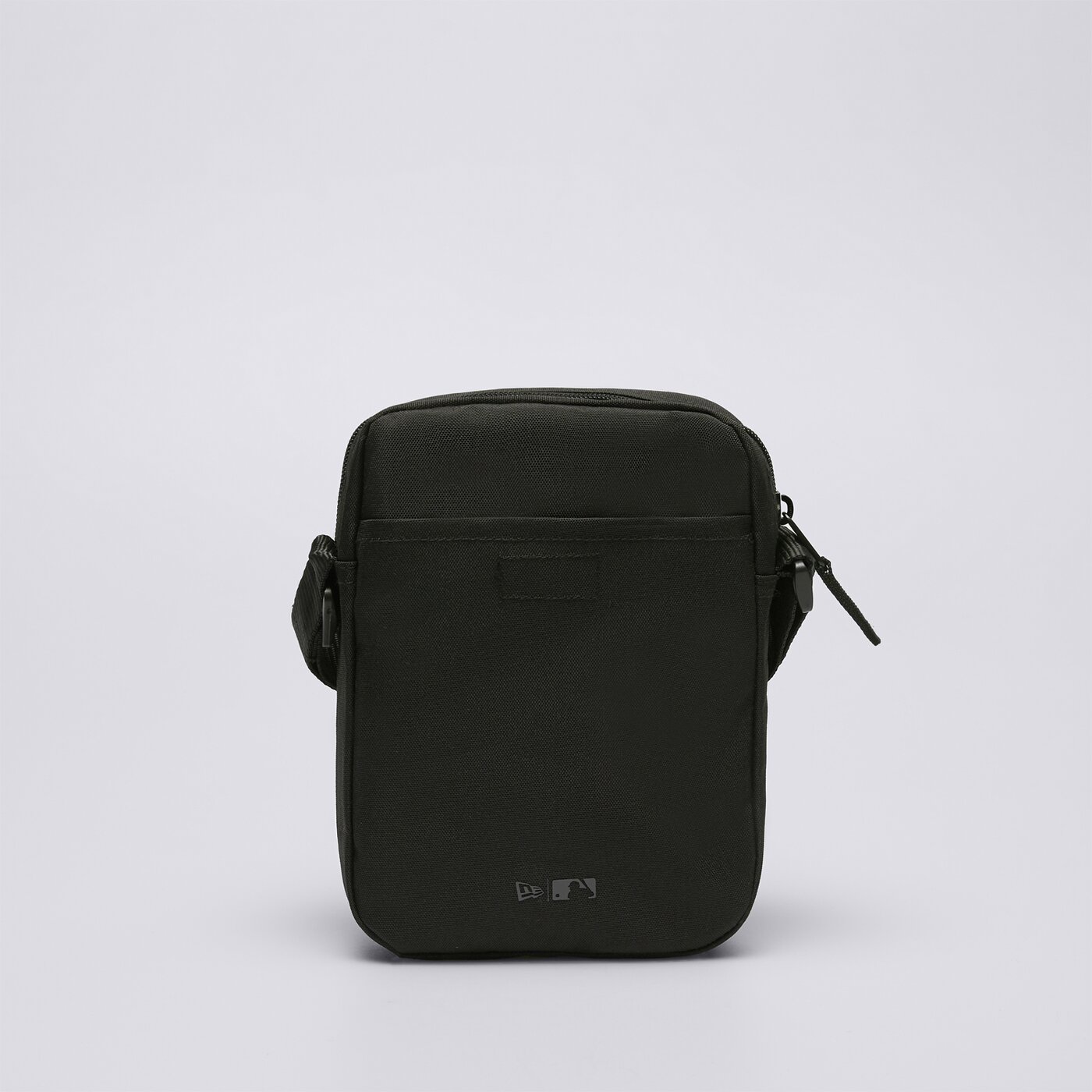 Nerka (saszetka na pas) damska sportowa NEW ERA TOREBKA MLB SIDE BAG NEYYAN BLKBLK NEW YORK YANKEES  12145422 kolor czarny