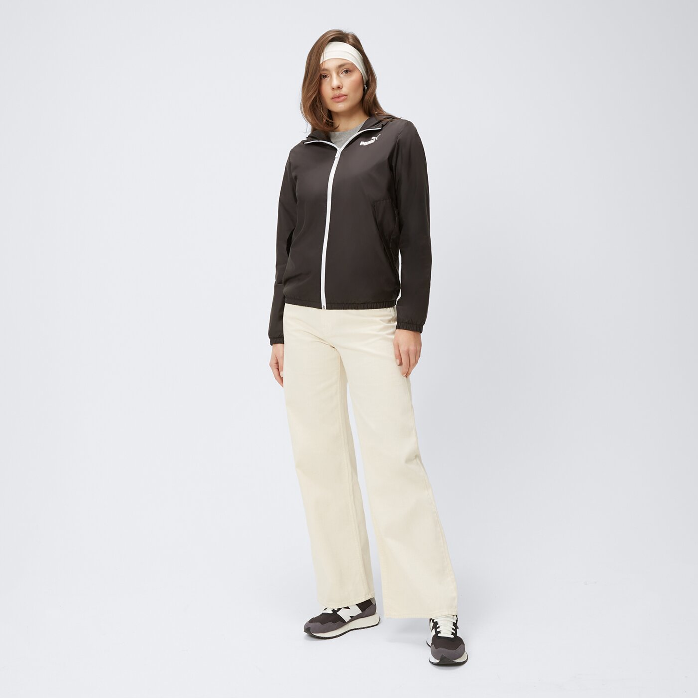 Kurtka przejściowa damska PUMA KURTKA ESS SOLID WINDBREAKER 847494 52 kolor czarny