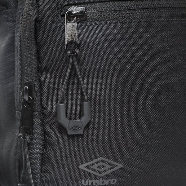 Torba sportowa damska UMBRO TOREBKA DERWEN ul121tom09001 kolor czarny