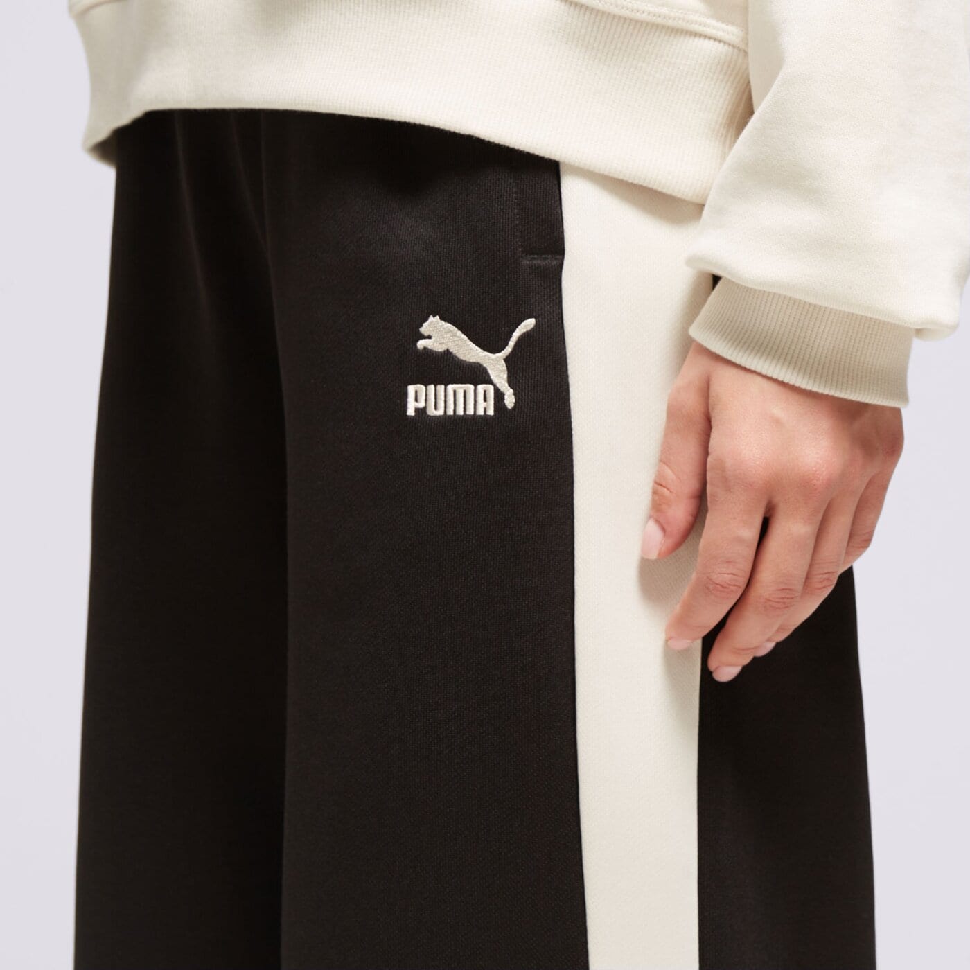 Spodnie dresowe damskie PUMA SPODNIE RELAXED TRACK 62502501 kolor czarny