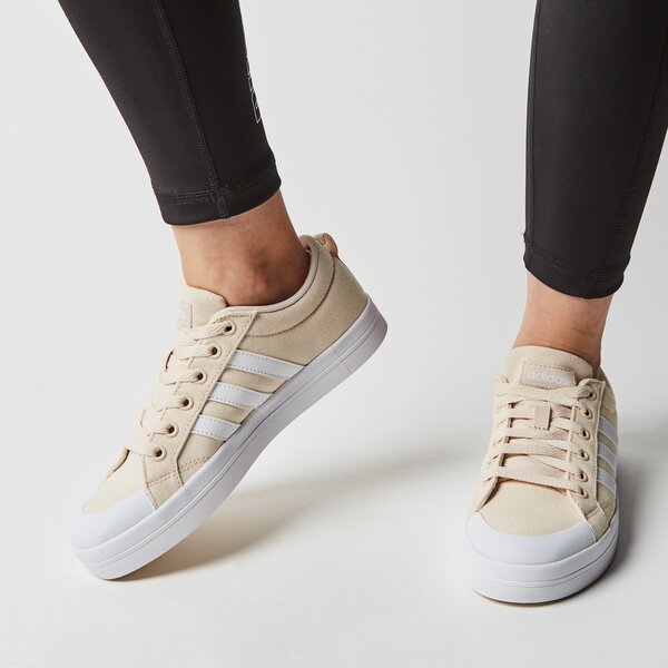 Buty sportowe damskie ADIDAS BRAVADA fy8804 kolor różowy