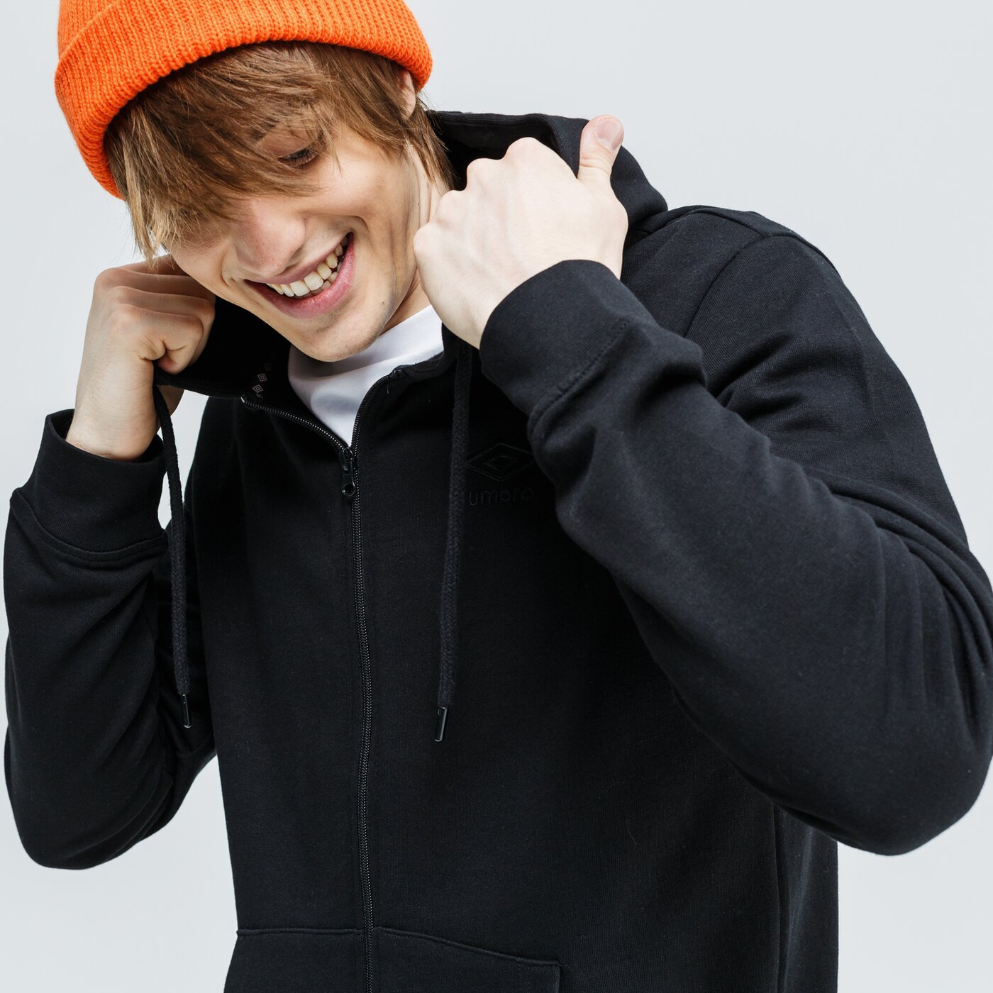 Bluza męska UMBRO BLUZA ROZPINANA Z KAPTUREM NOAM ul320blm24001 kolor czarny