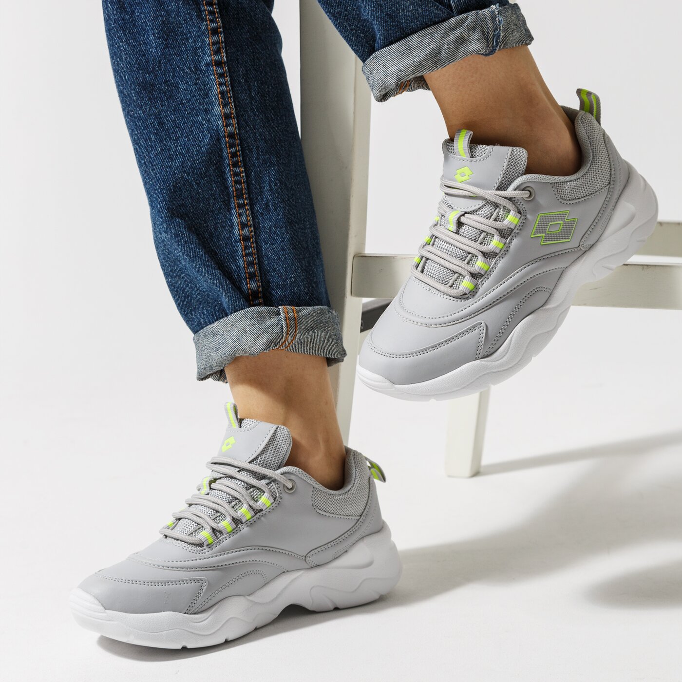 Buty sportowe damskie LOTTO SALI lowl120302 kolor szary