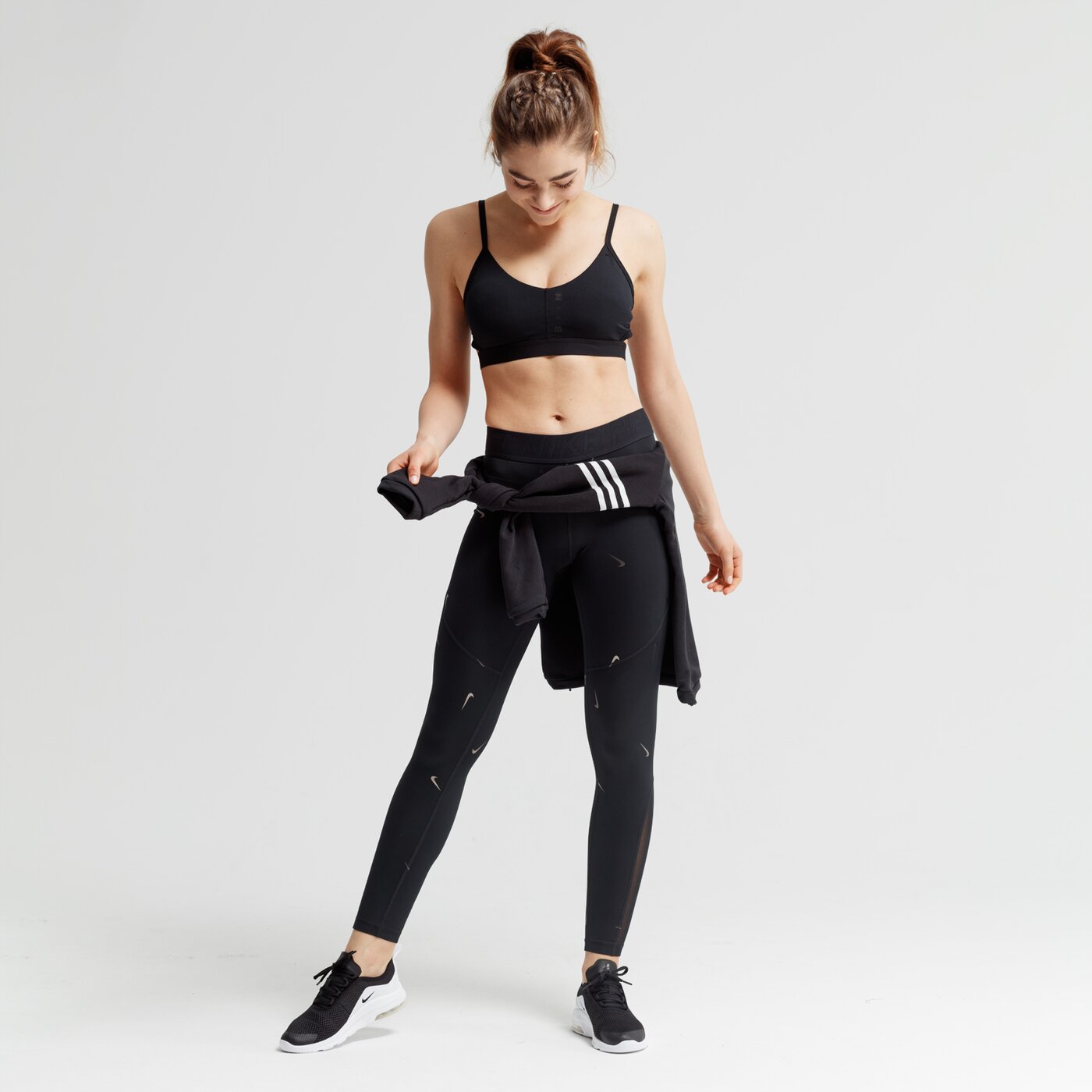 Top damski NIKE BRA FAVORITES SRF SPRT av6578-010 kolor czarny