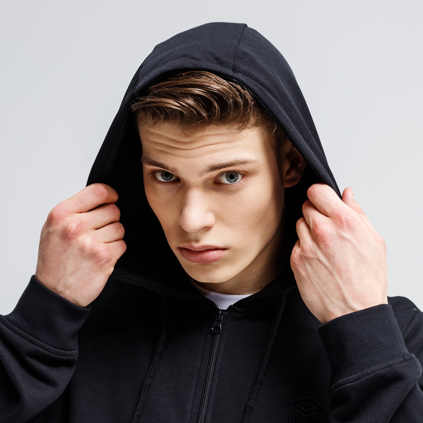 Bluza męska UMBRO BLUZA ROZPINANA Z KAPTUREM GENDO ul120blm43002 kolor czarny