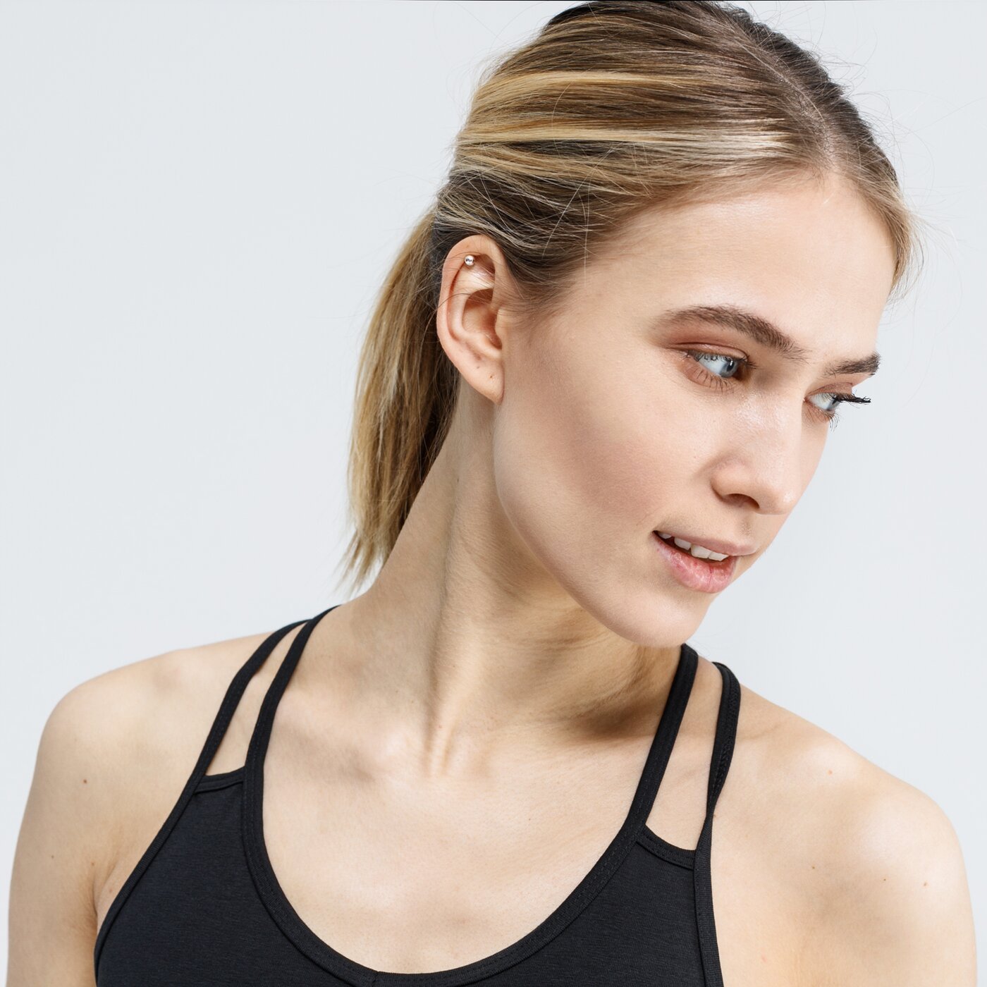 Top damski ADIDAS BRA W E BT fl0161 kolor czarny