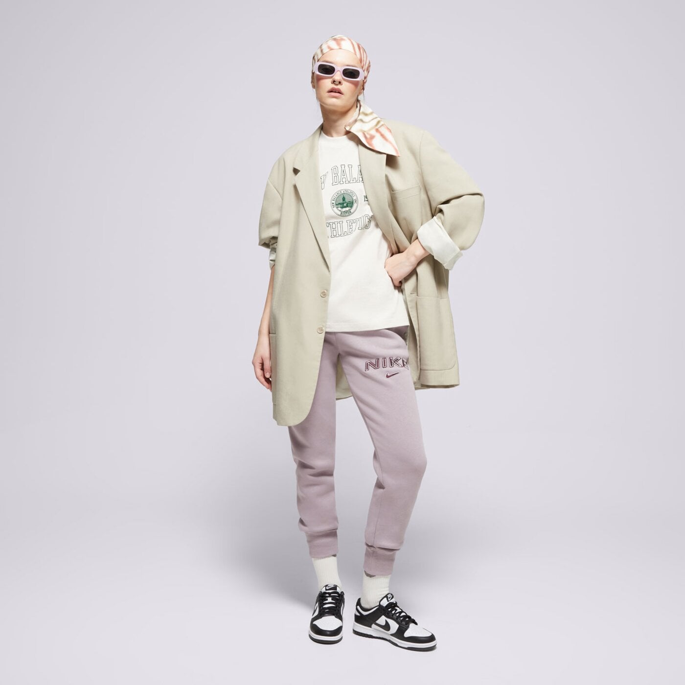 Spodnie dresowe damskie NIKE SPODNIE W NSW PHNX FLC MR STD LOGO PNT hm9757-226 kolor fioletowy