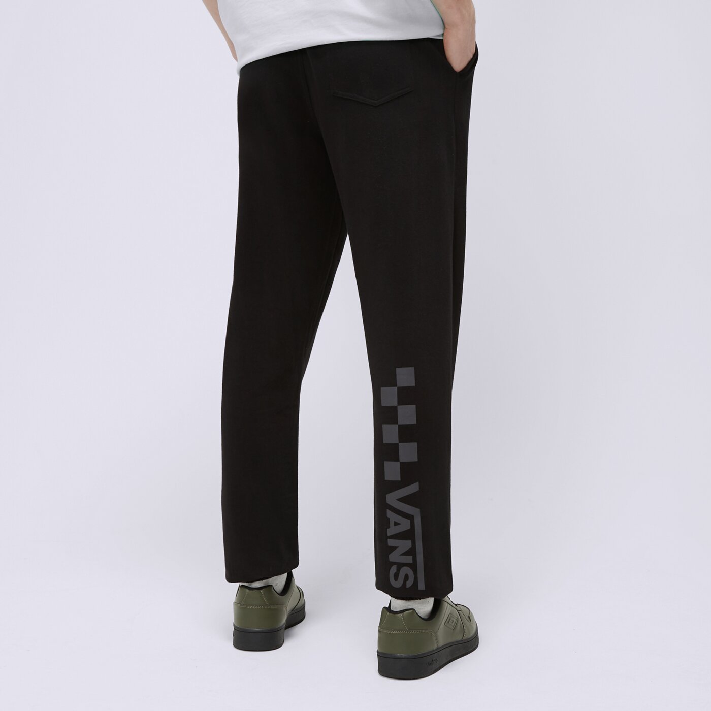 Spodnie dresowe męskie VANS SPODNIE TRECKER vn0a7uc8blk1 kolor czarny