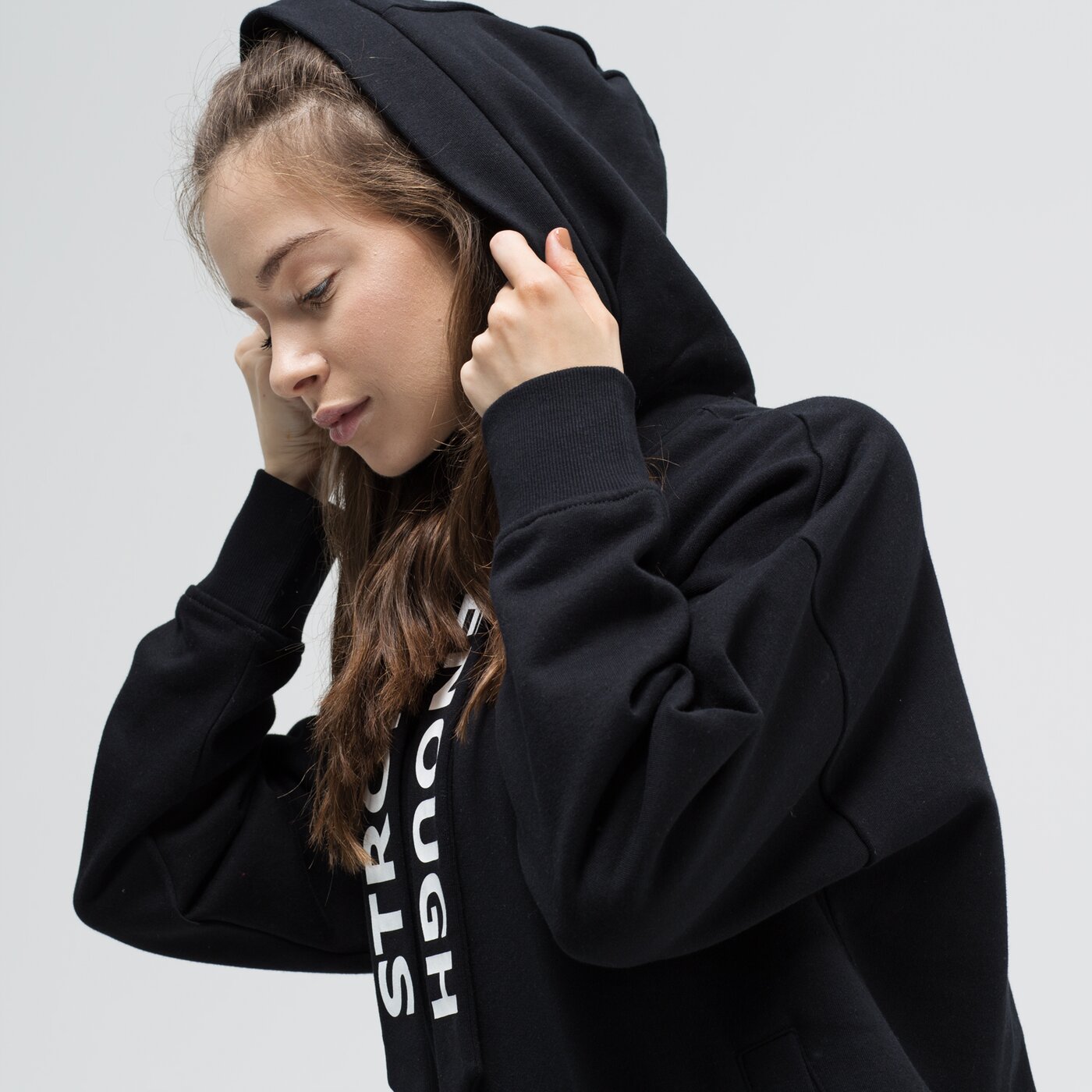 Bluza damska UMBRO BLUZA Z KAPTUREM HAKUSA ul39bld03002 kolor czarny