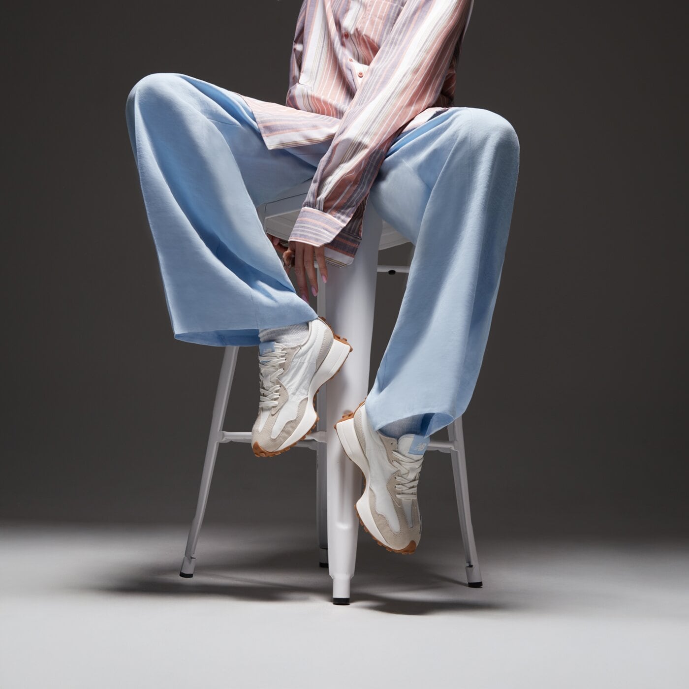 Buty sportowe damskie NEW BALANCE 327  ws327fta kolor beżowy