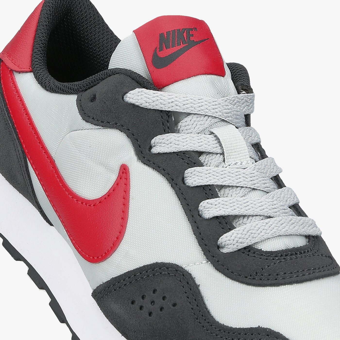 Buty dziecięce NIKE MD VALIANT cn8558-003 kolor multicolor