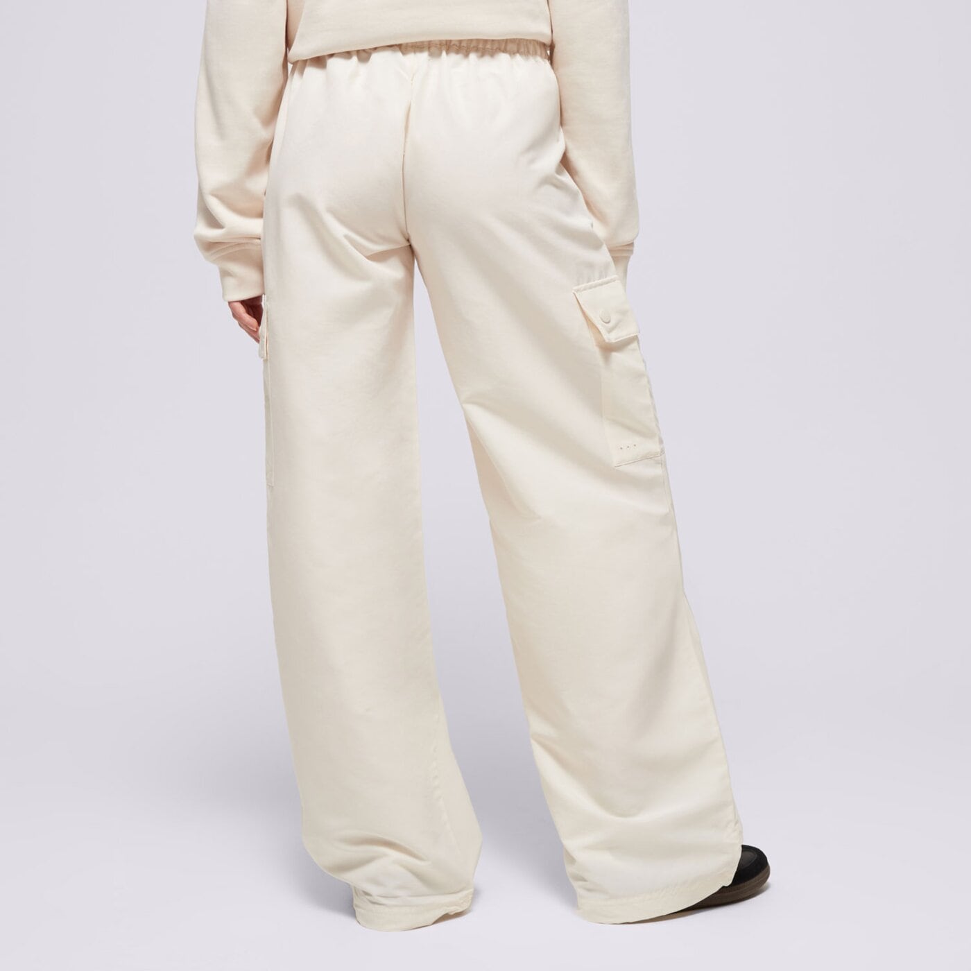 Spodnie dresowe damskie ADIDAS SPODNIE ESSENTIALS WOVEN CARGO ix9970 kolor beżowy