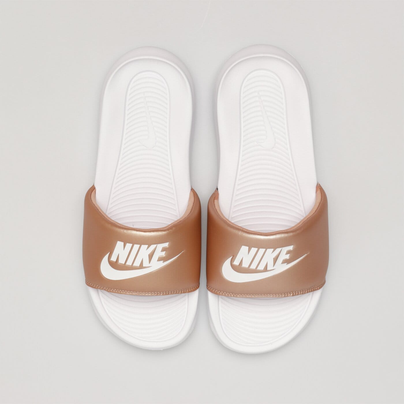 Klapki damskie NIKE VICTORI ONE SLIDE  cn9677-900 kolor złoty