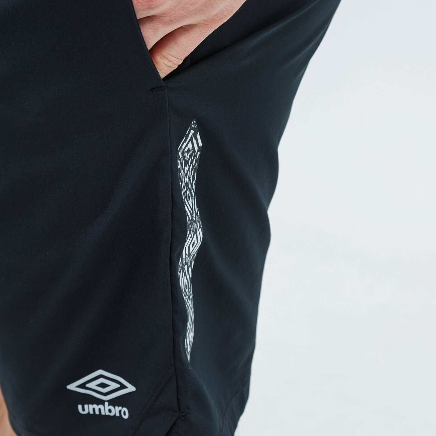 Spodenki męskie UMBRO SZORTY TRAINING WOVEN 65789u-060 kolor czarny