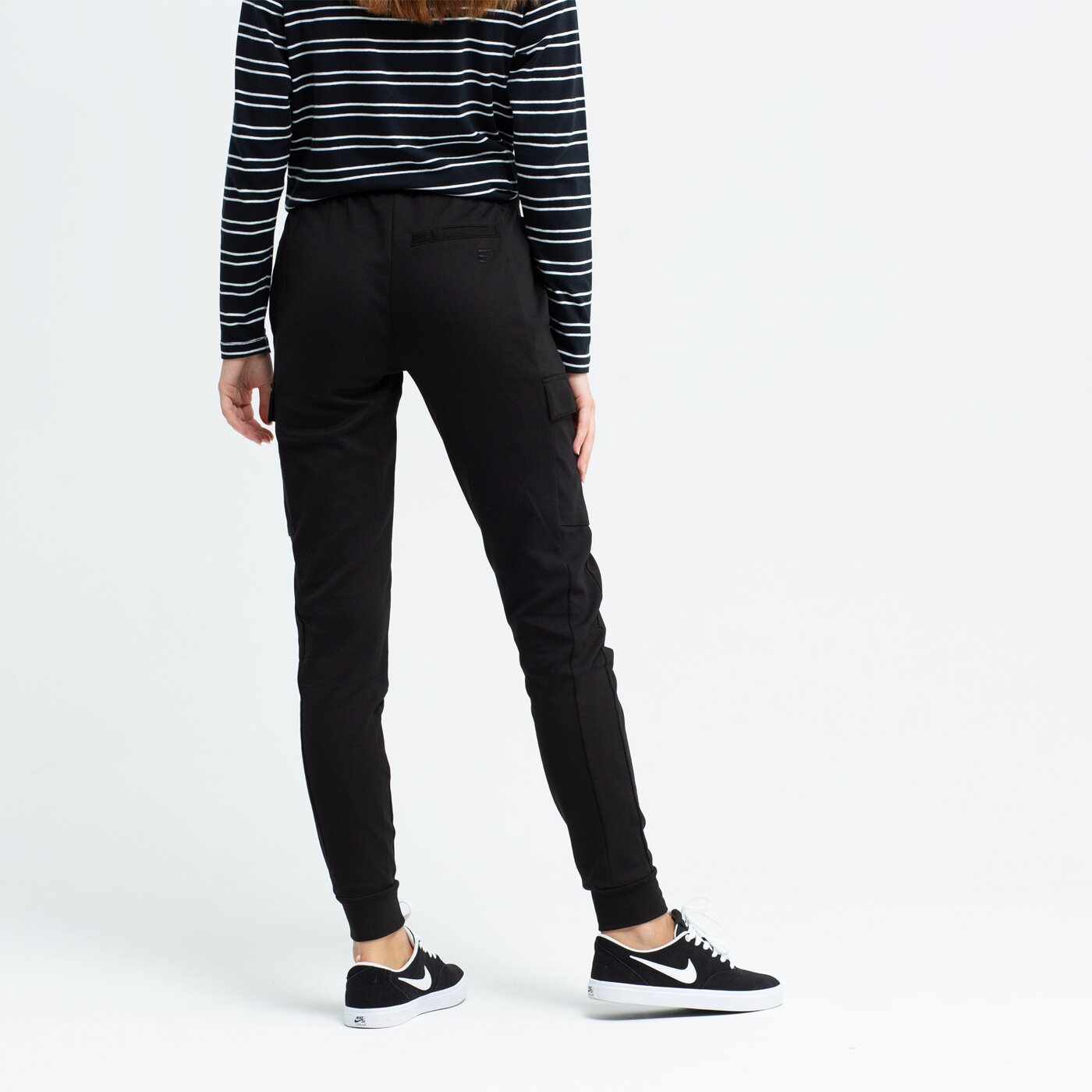 Spodnie dresowe damskie FEEWEAR SPODNIE PANTALONA fw39spd12001 kolor czarny