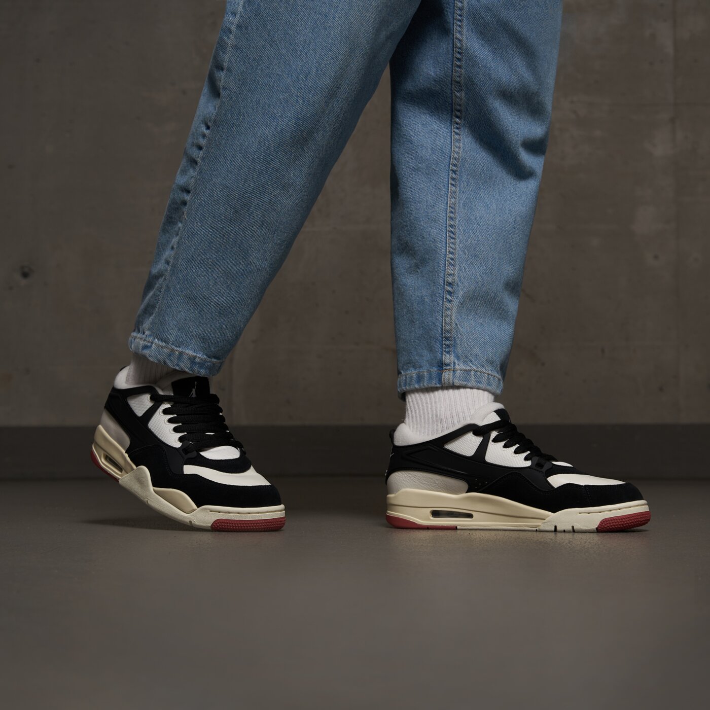 Buty sportowe męskie AIR JORDAN 4 RM fq7939-100 kolor beżowy